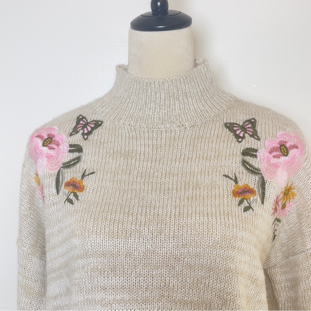 Cream Embroidered Floral Butterfly Sweater Mock Neck Pullover Women’s Size Large - Picture 4 of 10